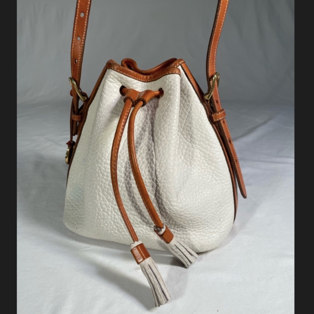 Dooney & Bourke white leather shoulder bag